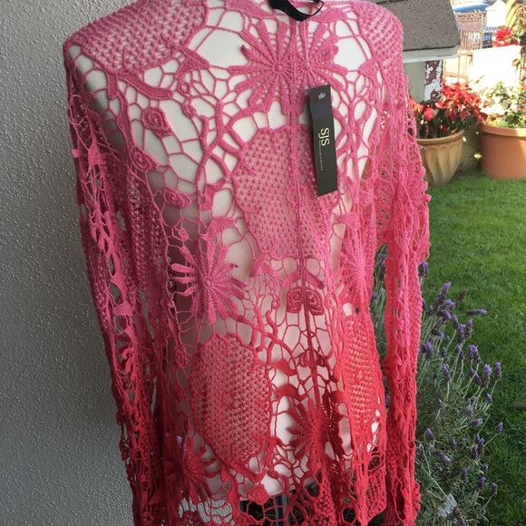 Embroidered dual color top - Picture 2 of 7